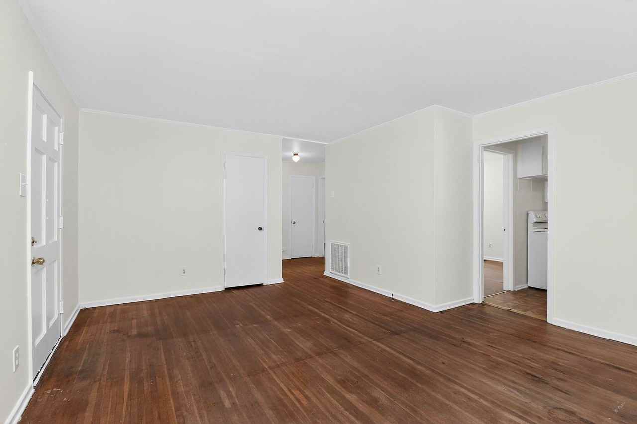 1813 Lasalle St - Photo 4 of 18