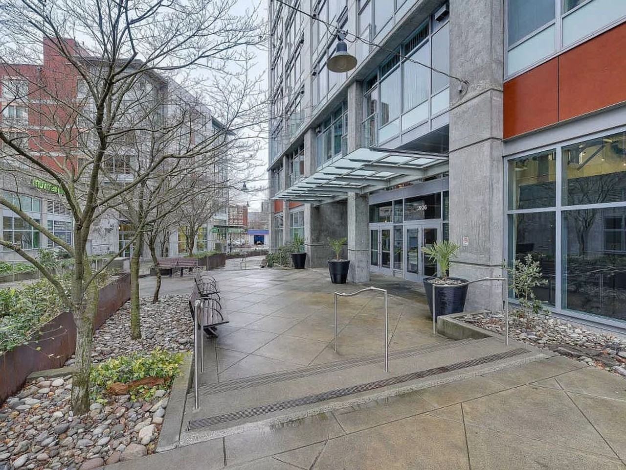 1926 W Burnside St #704 - Photo 2 of 23