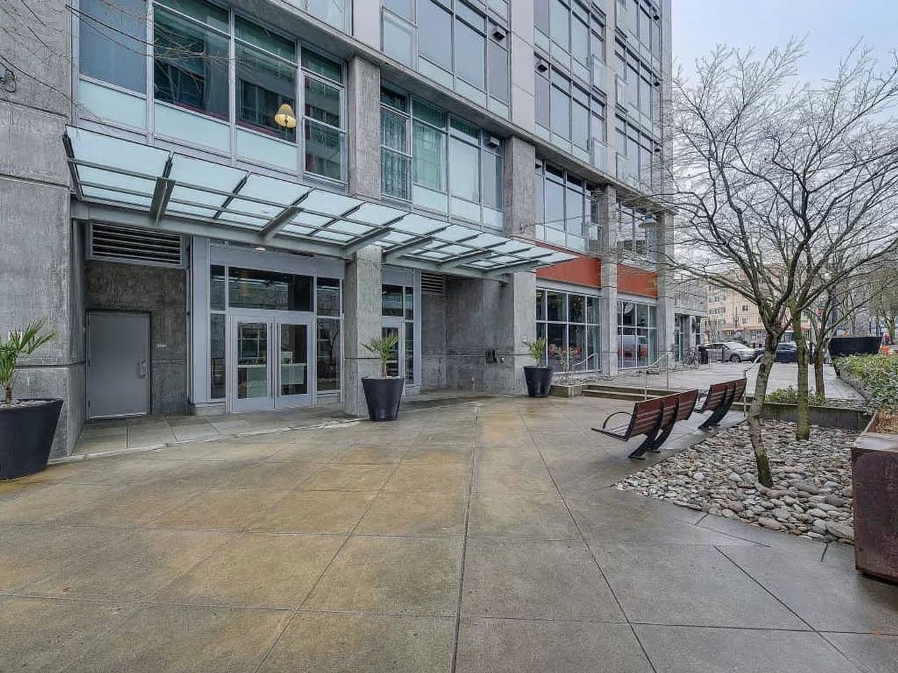 1926 W Burnside St #704 - Photo 3 of 23