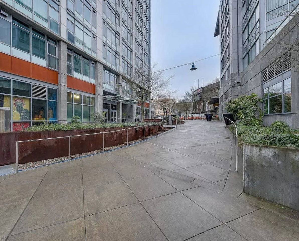 1926 W Burnside St #704 - Photo 5 of 23