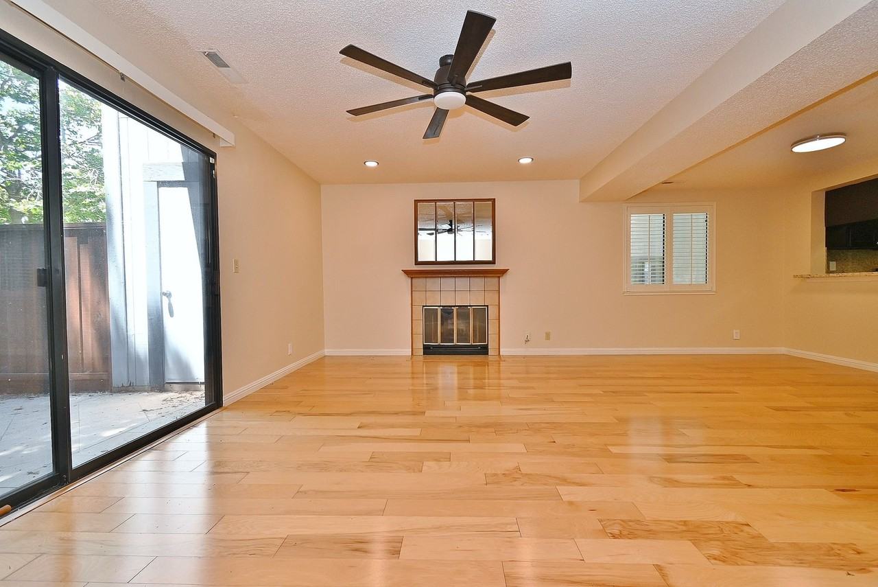 36895 Newark Blvd - Photo 3 of 25