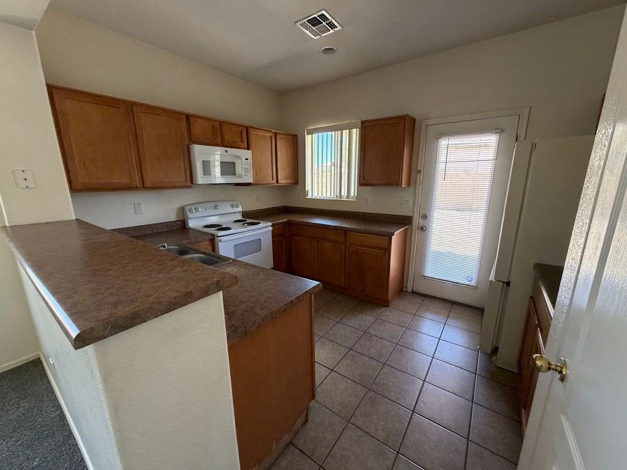 9401 W Berkeley Rd - Photo 4 of 22