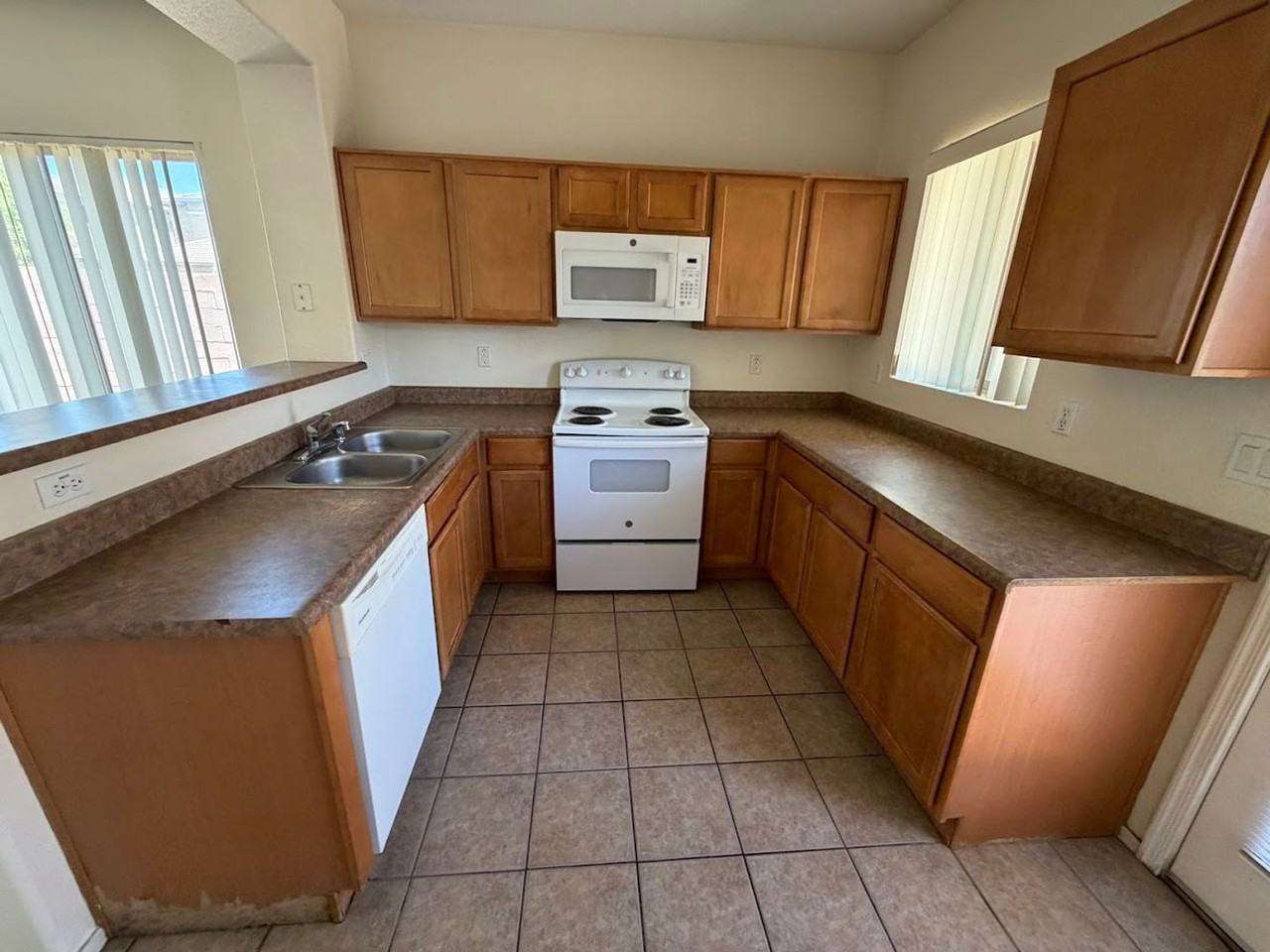 9401 W Berkeley Rd - Photo 5 of 22