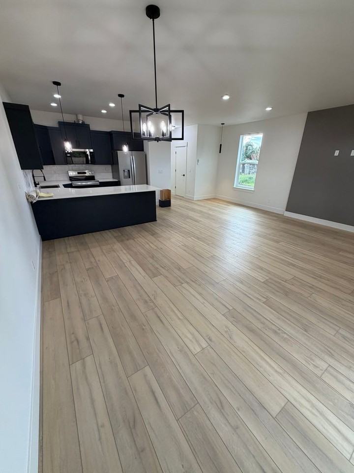 300 Seven Oaks Ln - Photo 4 of 46