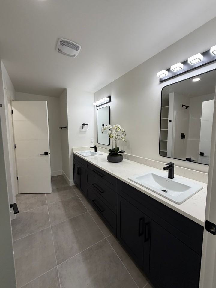 300 Seven Oaks Ln - Photo 5 of 46