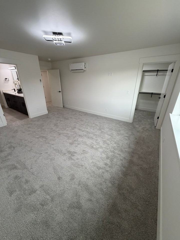 300 Seven Oaks Ln - Photo 6 of 46