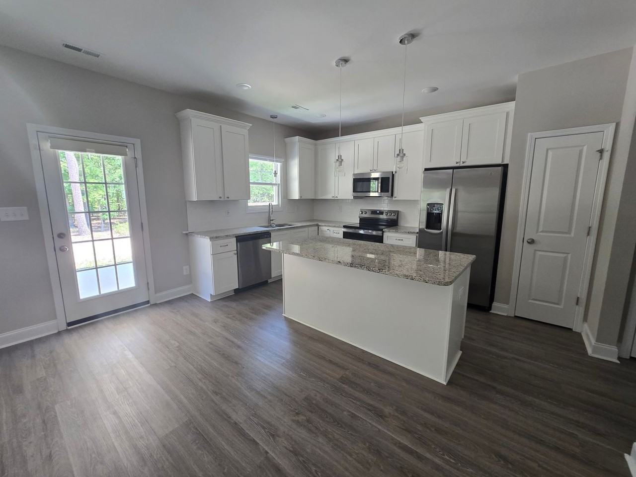 916 Stevens St - Photo 3 of 22