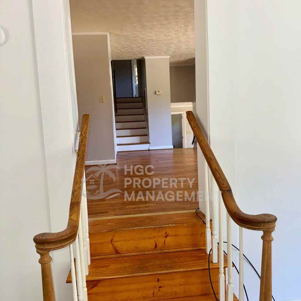 5 Castlewood Dr #1 - Photo 4 of 18