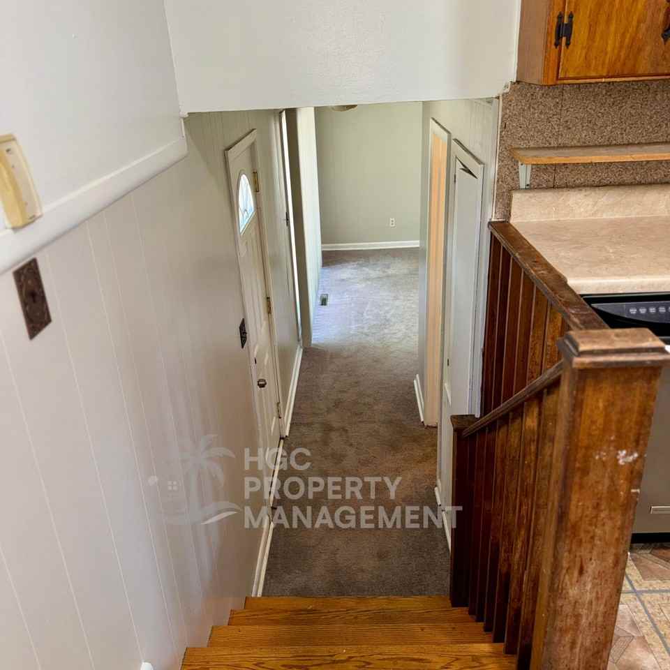 5 Castlewood Dr #1 - Photo 7 of 18