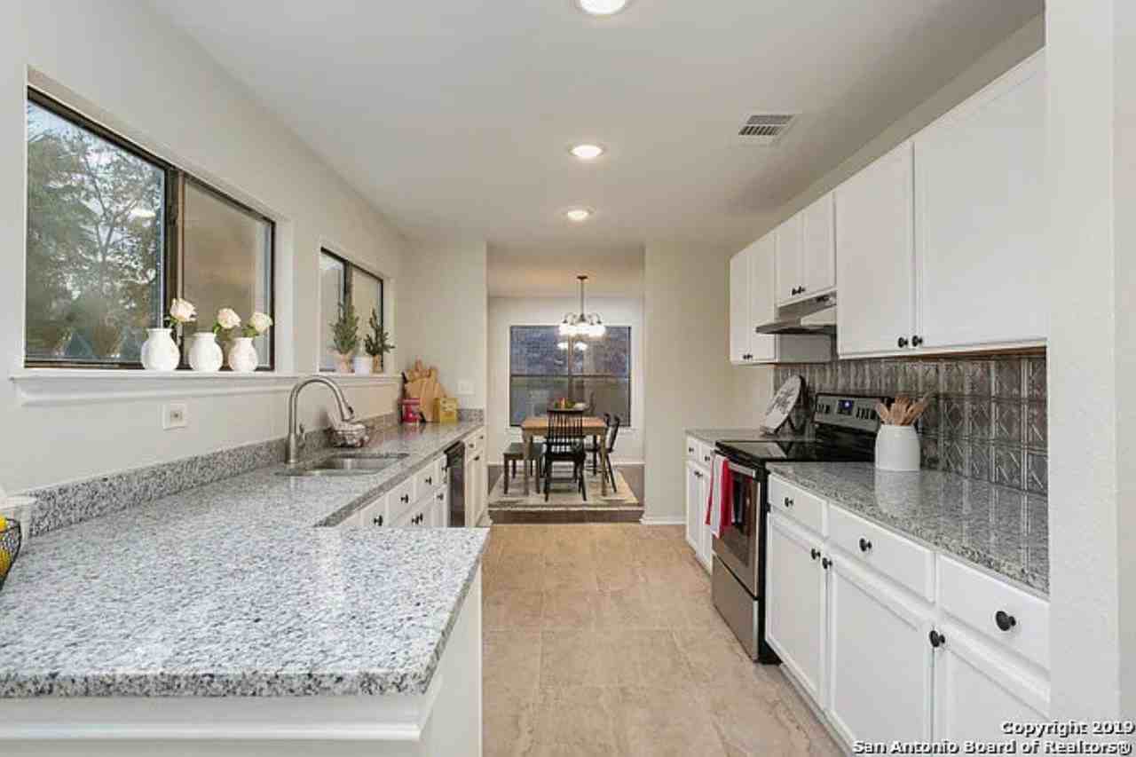 13130 Regency Bnd - Photo 7 of 24
