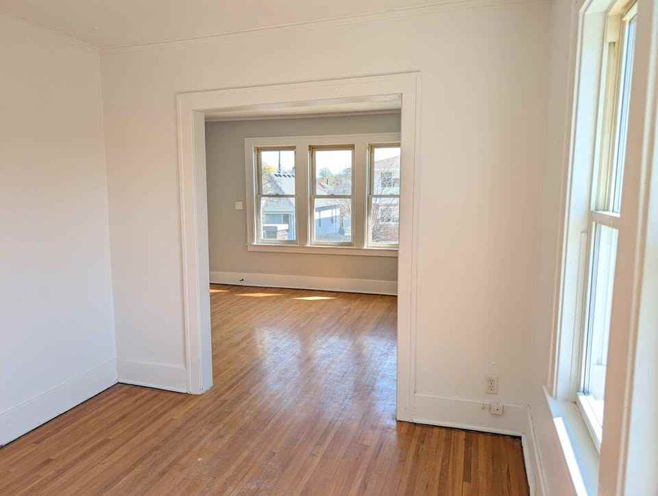 1095 Gladstone Ave #3 - Photo 2 of 14