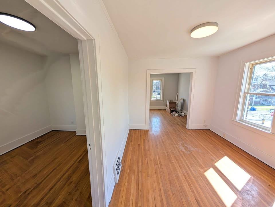1095 Gladstone Ave #3 - Photo 6 of 14