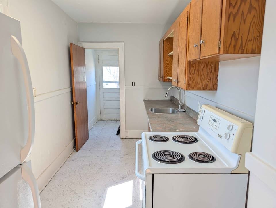 1095 Gladstone Ave #3 - Photo 7 of 14