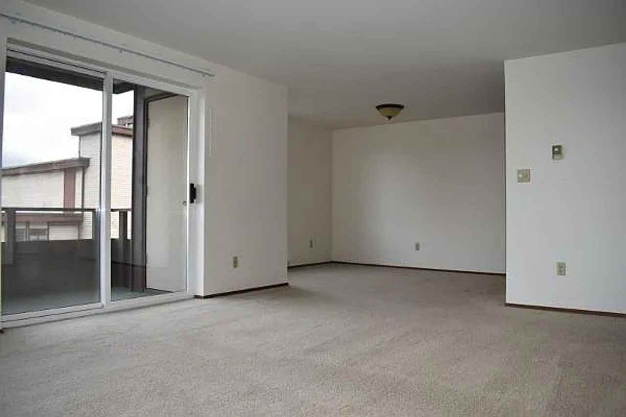 Magnolia Vista & Manor | Where Space Meets Neighborhood Charm | 1 Month Free! - Photo 5 of 23