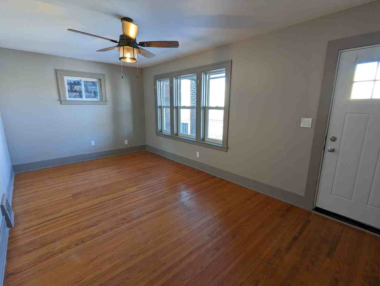 737 Cataraqui St #MAIN - Photo 3 of 15