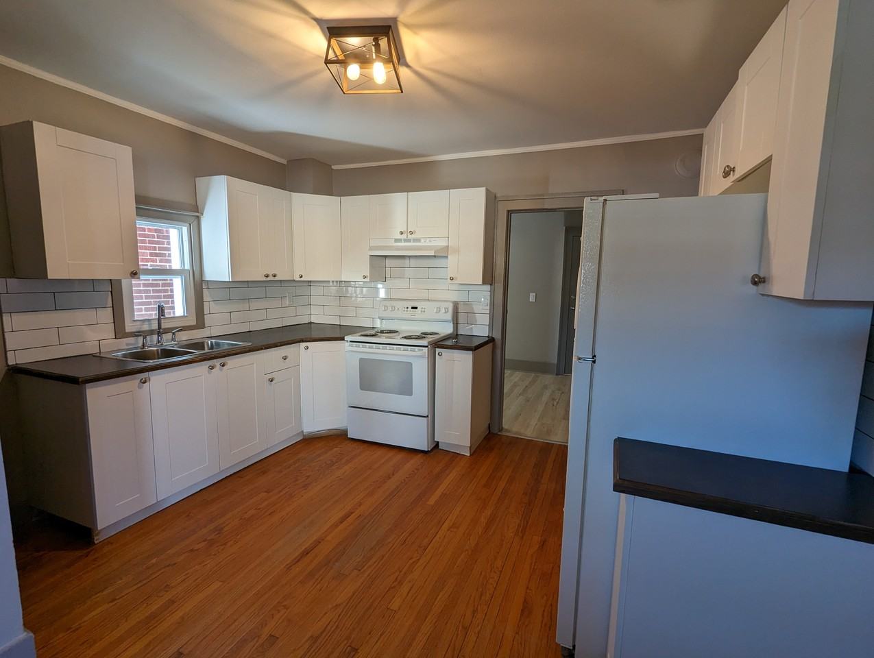 737 Cataraqui St #MAIN - Photo 5 of 15
