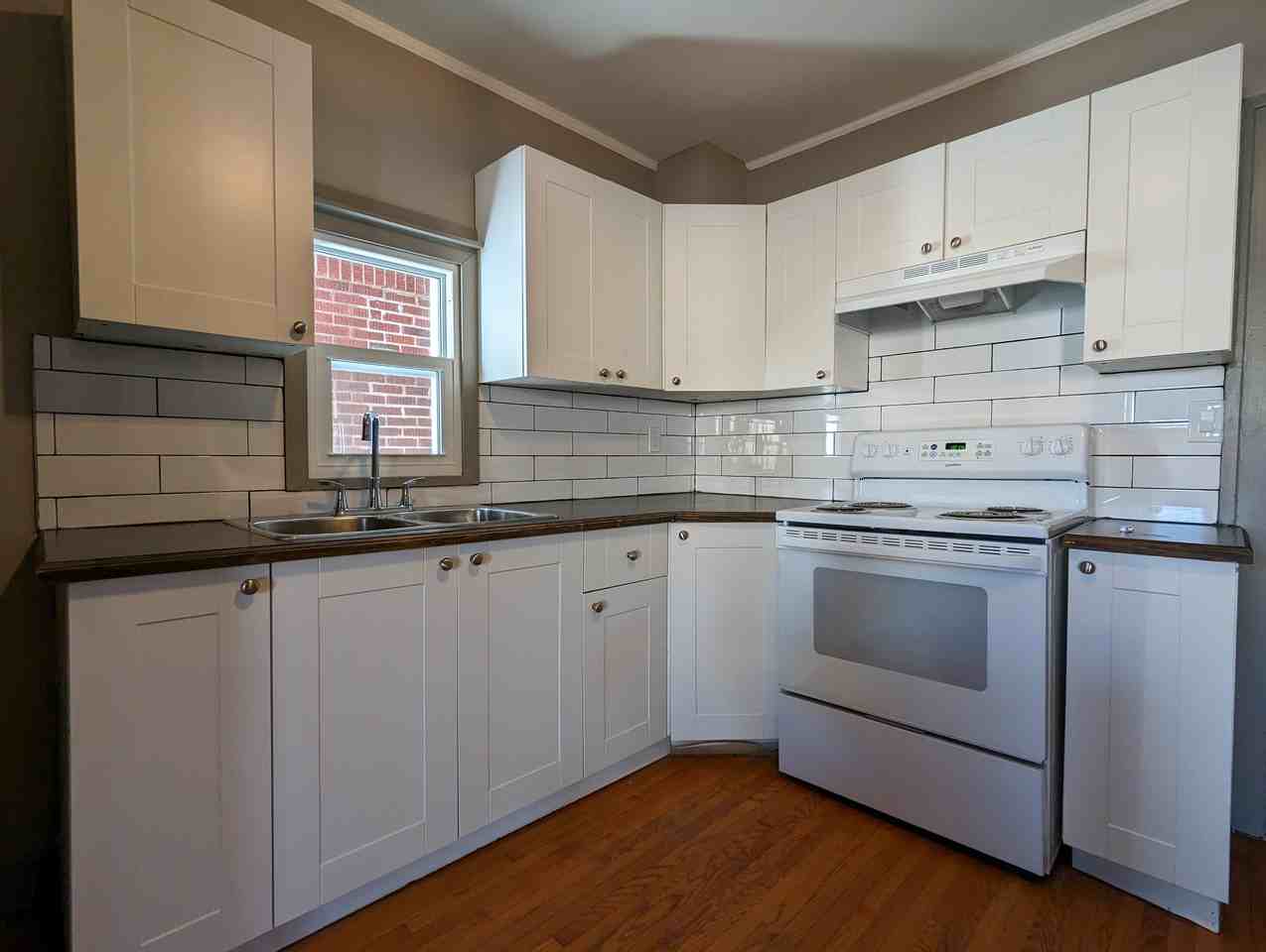 737 Cataraqui St #MAIN - Photo 7 of 15