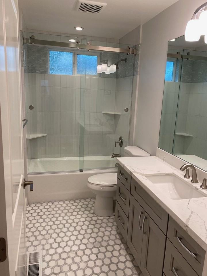 1313 Lawton Ave - Photo 6 of 10