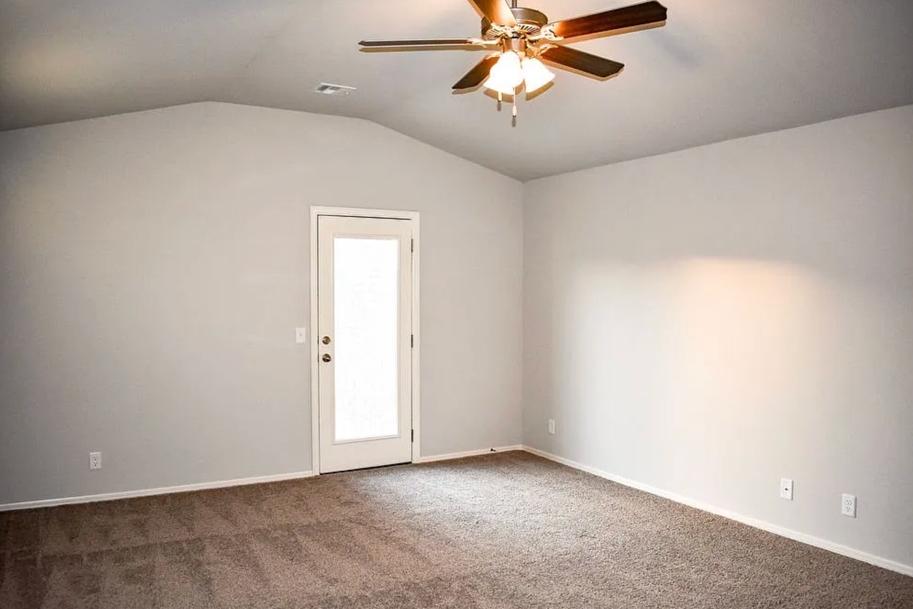 7218 S Laurel Pl - Photo 2 of 13