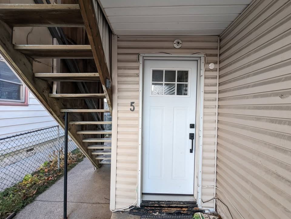972 Langlois Ave #5 - Photo 3 of 10