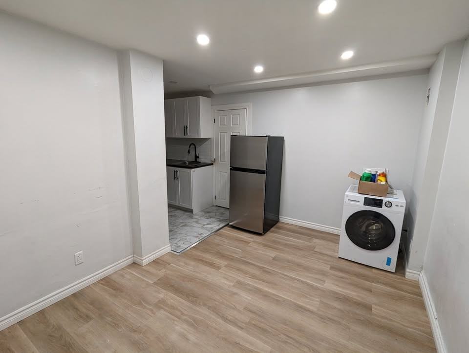 972 Langlois Ave #5 - Photo 4 of 10