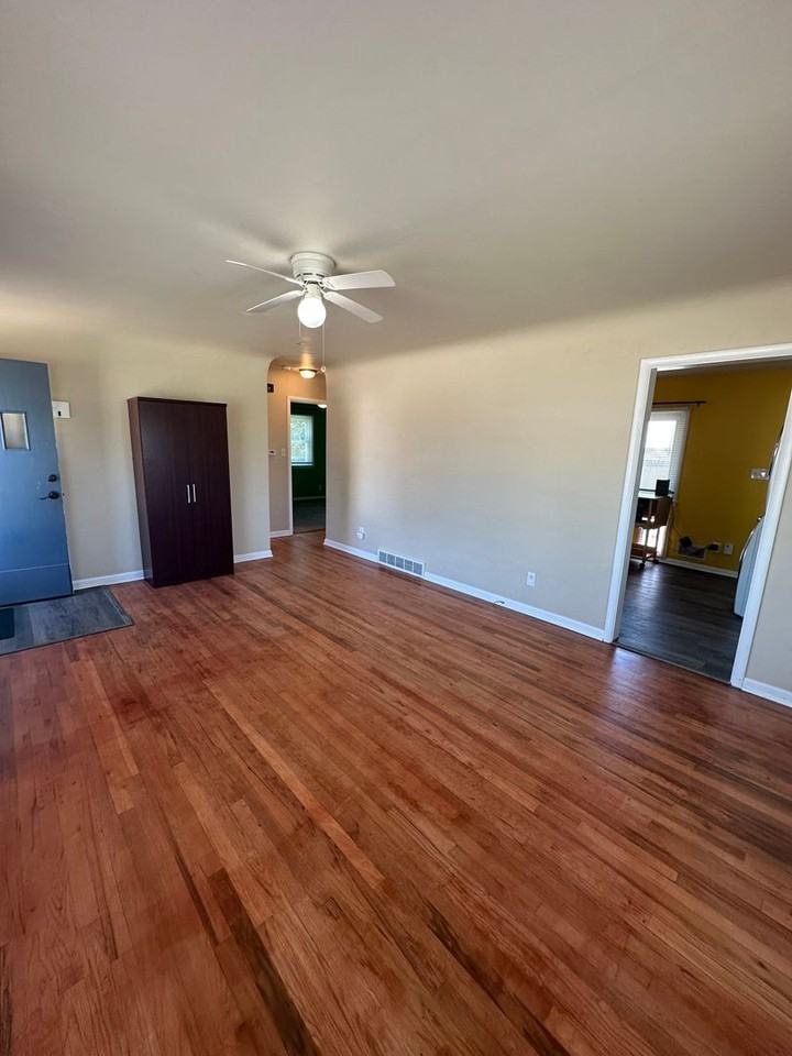 404 10th St - Photo 3 of 13