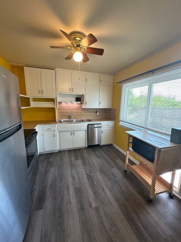 404 10th St - Photo 4 of 13