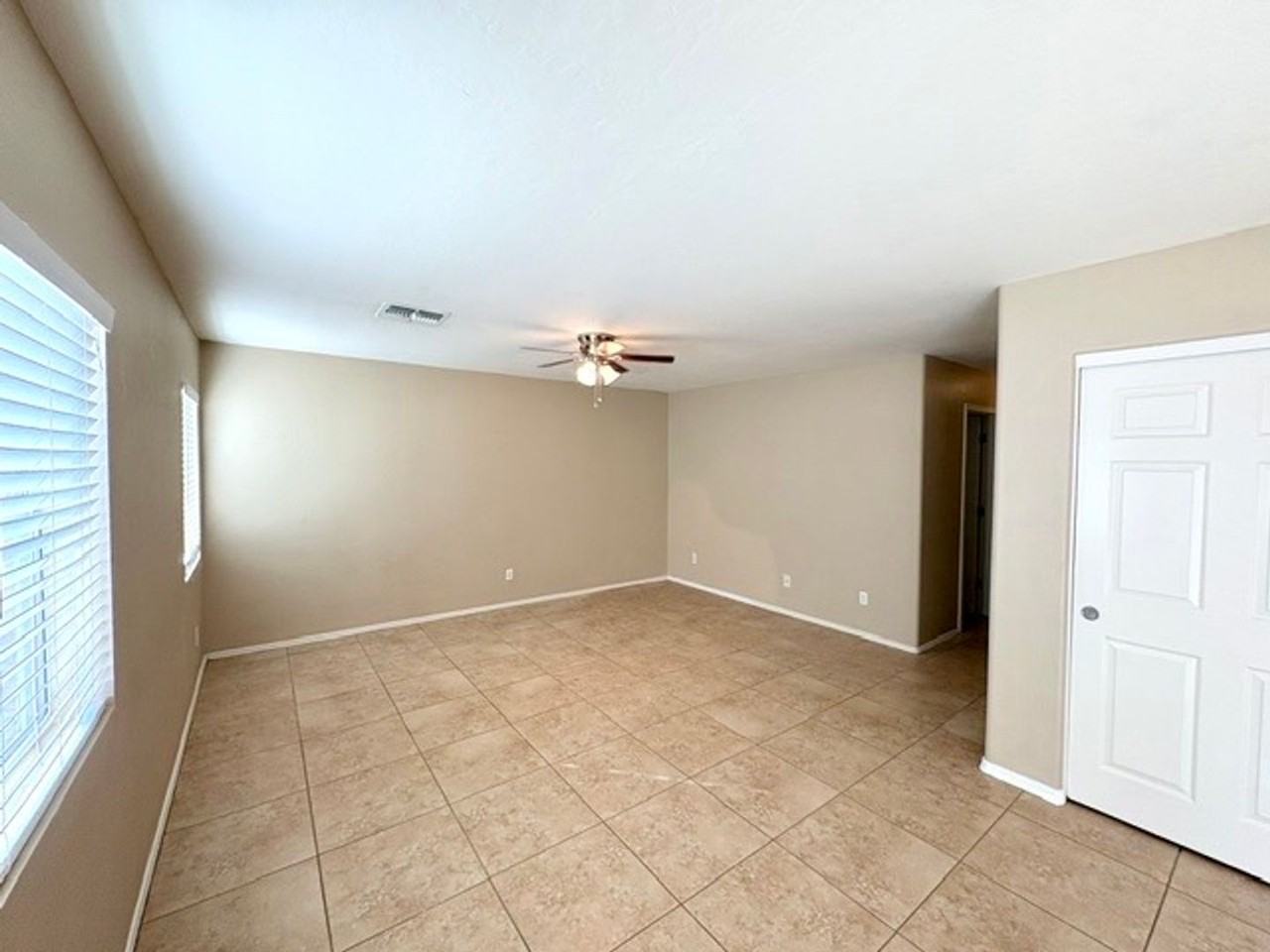28088 N Superior Rd - Photo 4 of 19