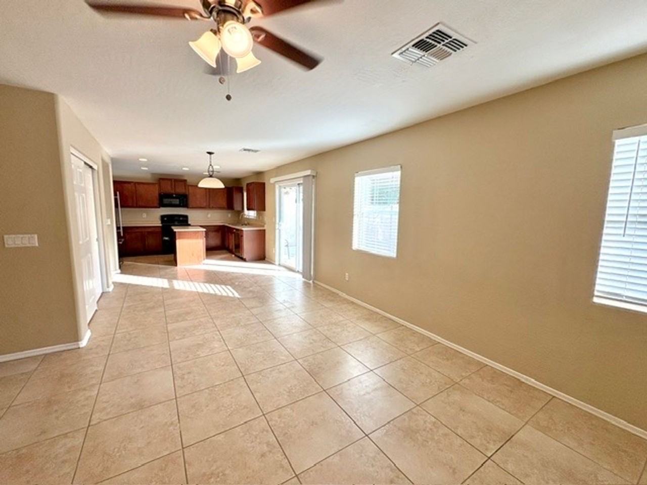 28088 N Superior Rd - Photo 5 of 19