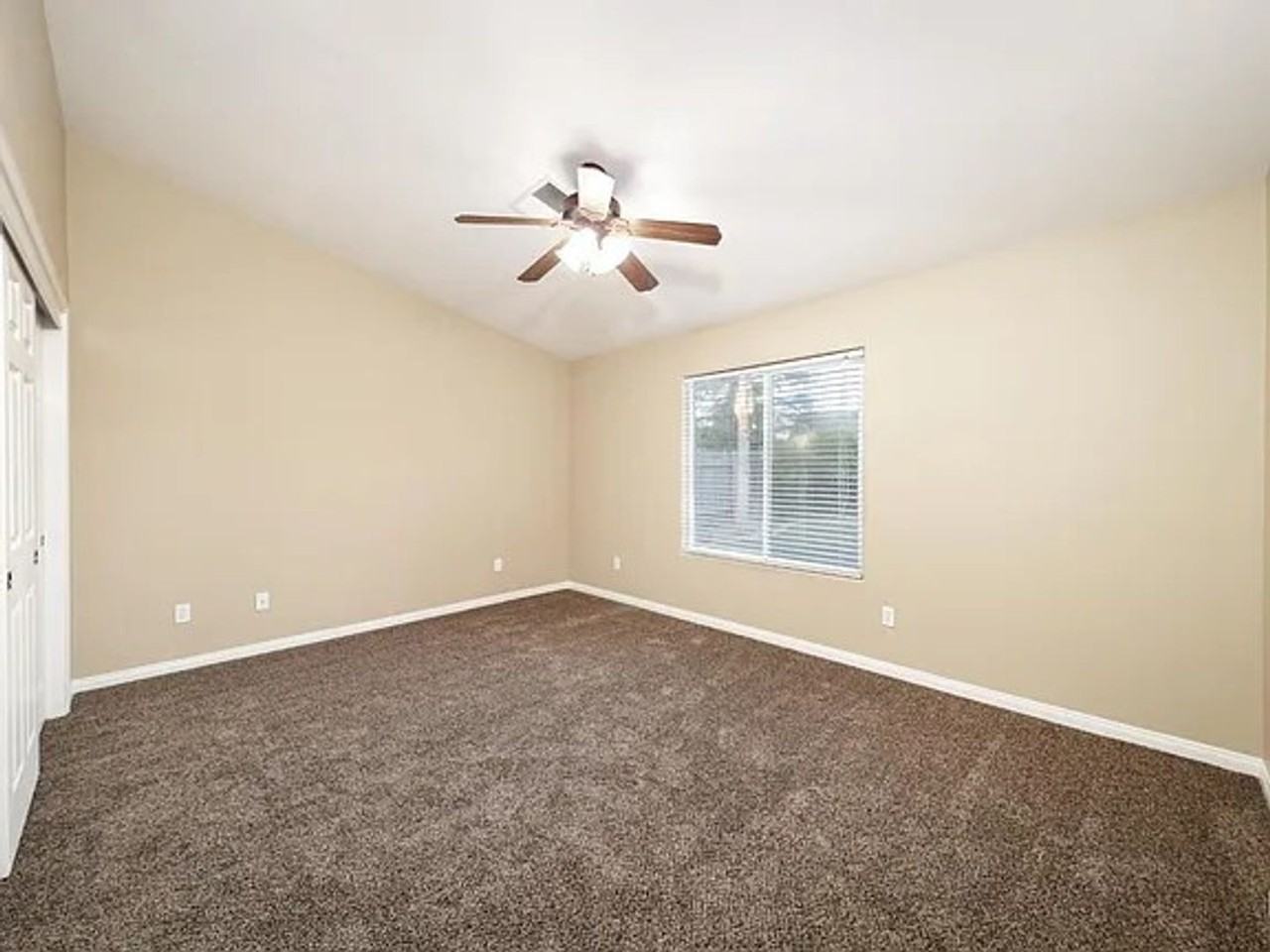 5506 Leeward Point Dr - Photo 3 of 13