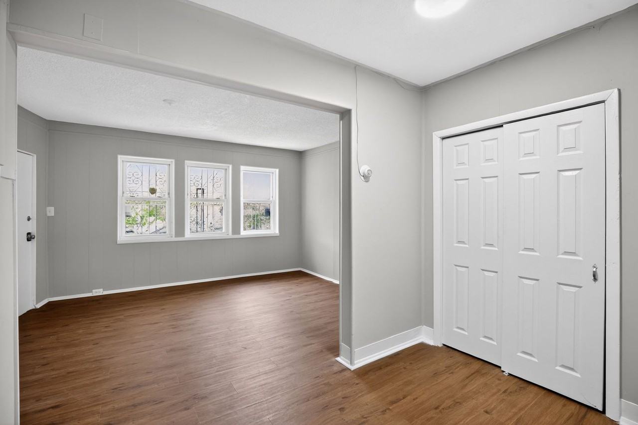 5446 Narcissus Ave - Photo 5 of 34