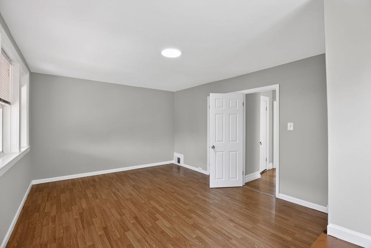 5446 Narcissus Ave - Photo 7 of 34