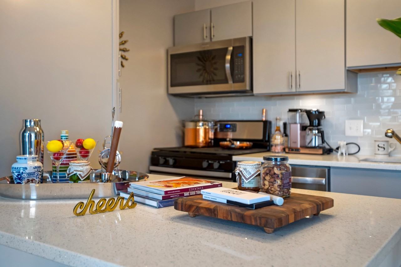 Shirlington House - Photo 2 of 32