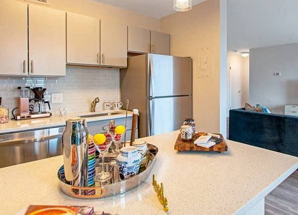 Shirlington House - Photo 3 of 32