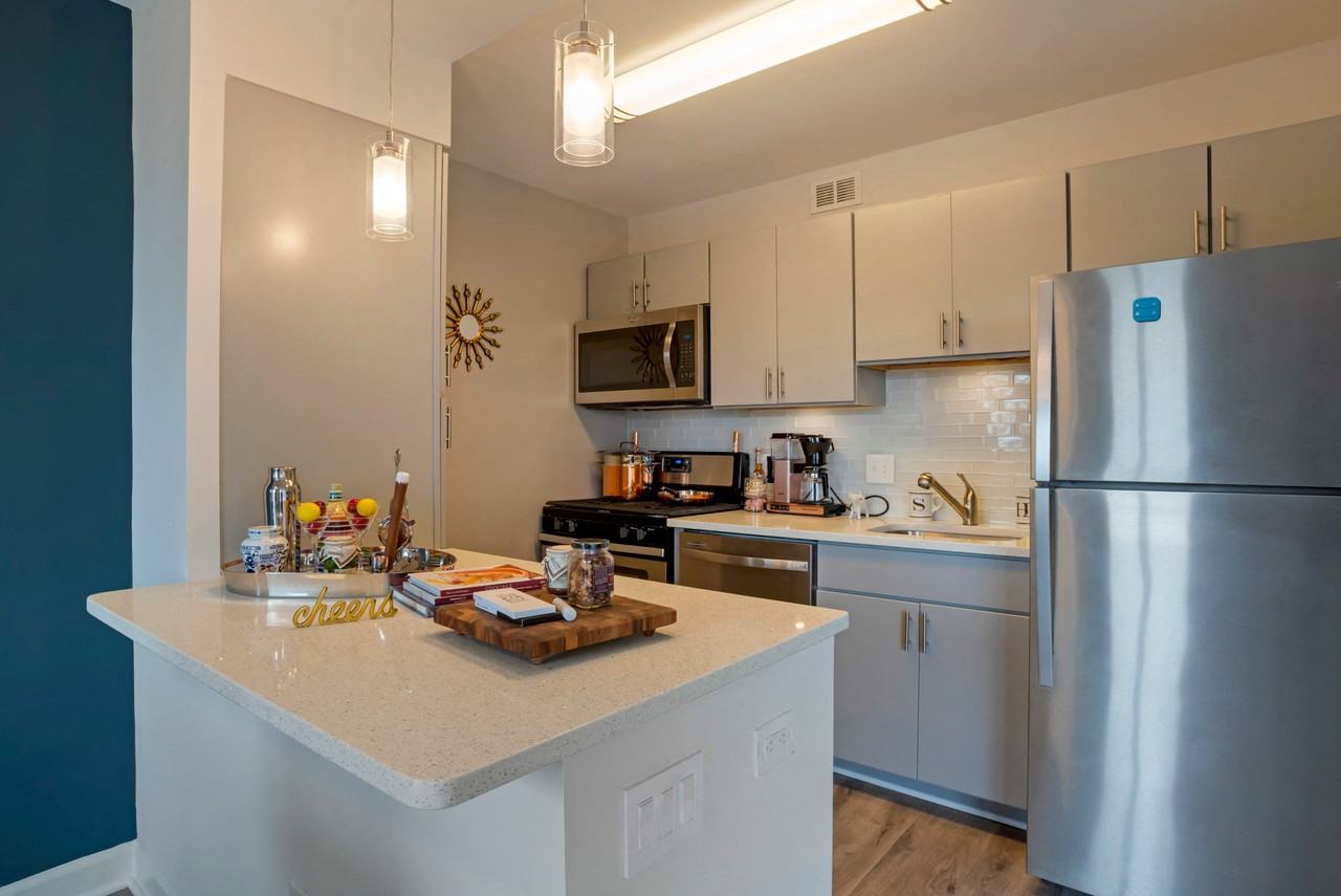 Shirlington House - Photo 4 of 32