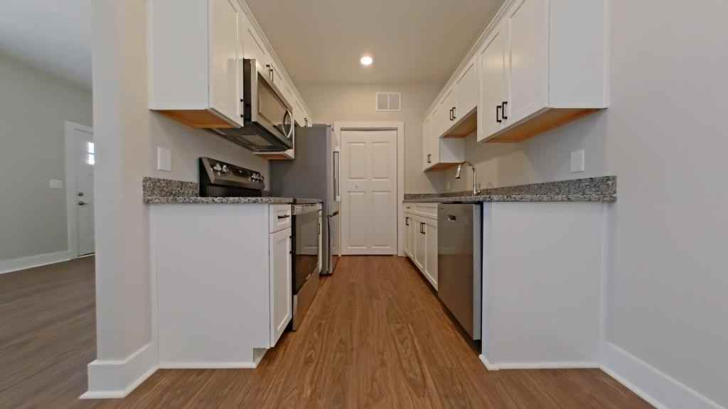 122 Diver Dr - Photo 2 of 14