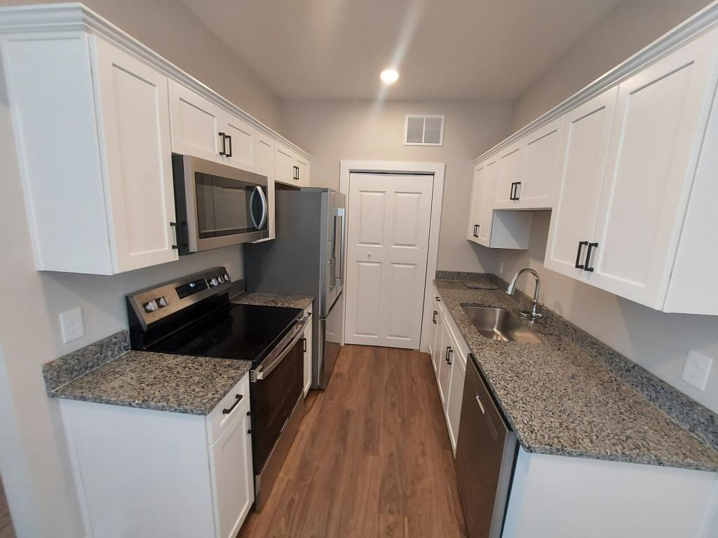 122 Diver Dr - Photo 3 of 14