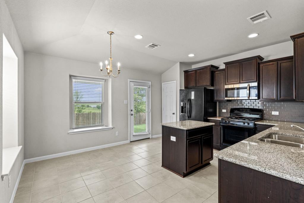 213 Hoya Ln - Photo 3 of 32