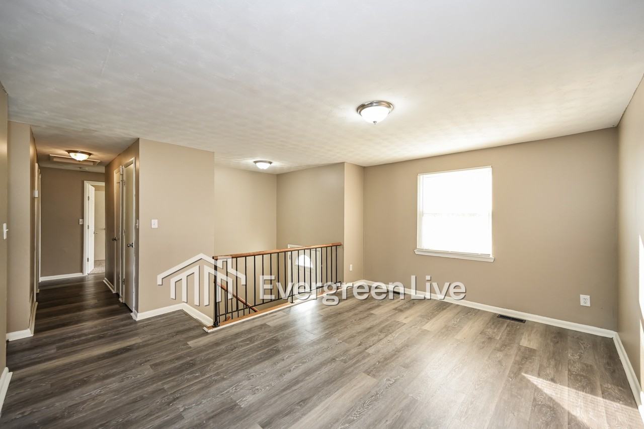 2913 Overdale Dr - Photo 2 of 15