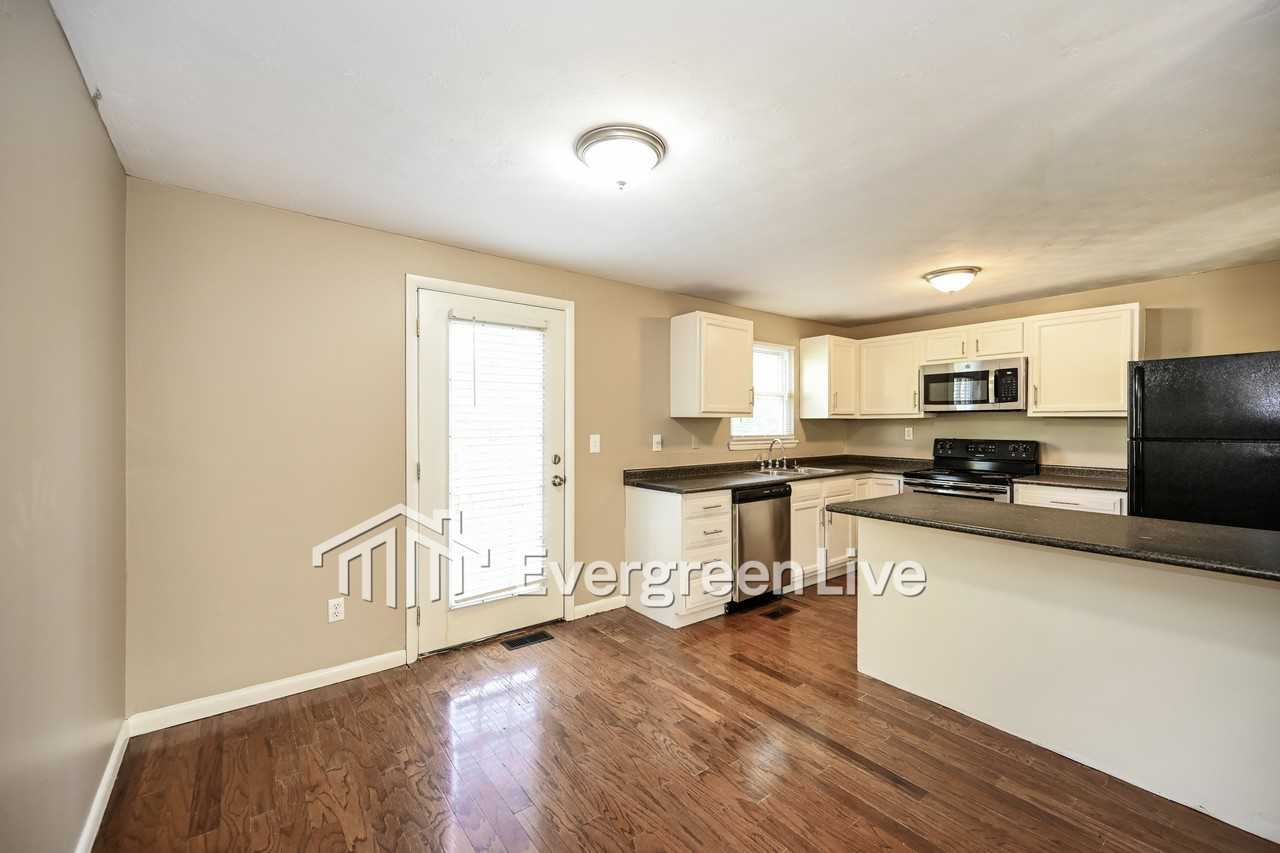 2913 Overdale Dr - Photo 3 of 15