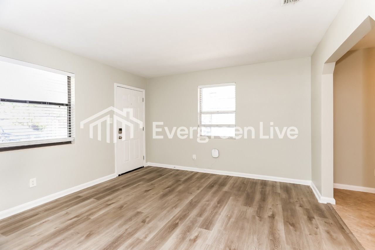 2342 Lake Lucina Dr E - Photo 2 of 15