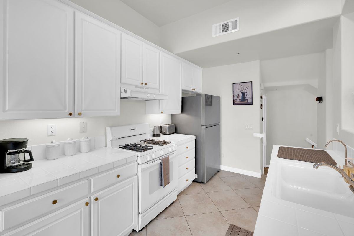 2850 Ballesteros Ln - Photo 5 of 15