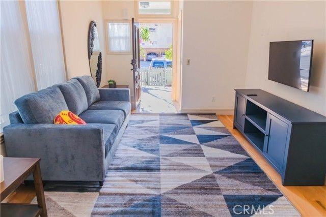 1275 W 23rd St - Photo 3 of 17