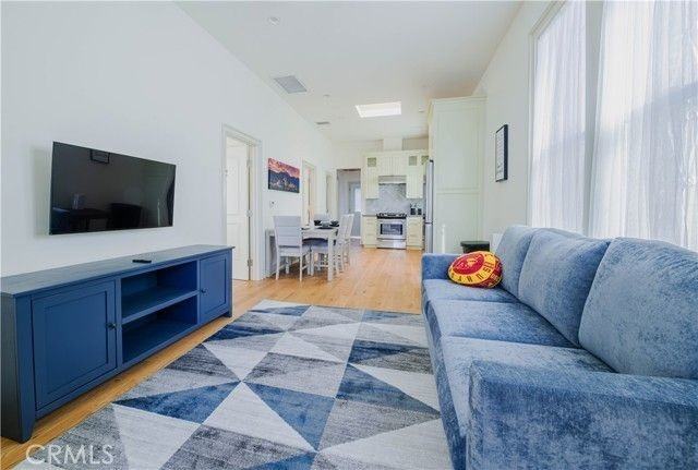 1275 W 23rd St - Photo 5 of 17