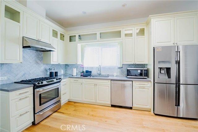 1275 W 23rd St - Photo 7 of 17
