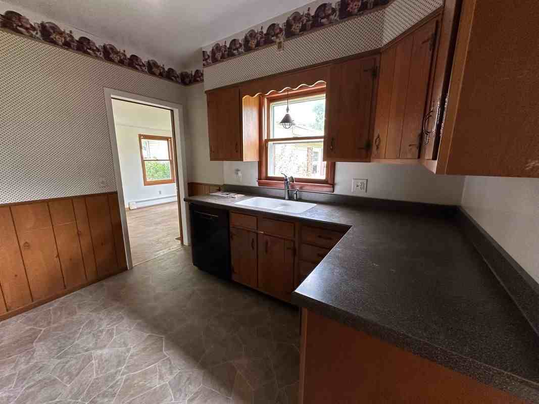 118 Central Ave - Photo 6 of 20