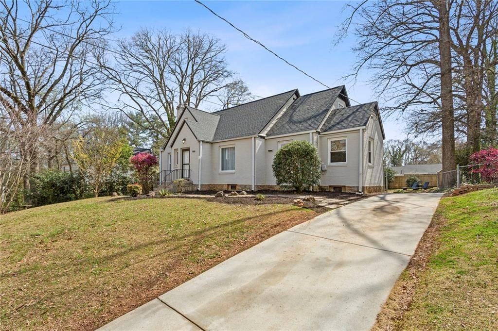444 Shannon Dr Sw - Photo 2 of 21