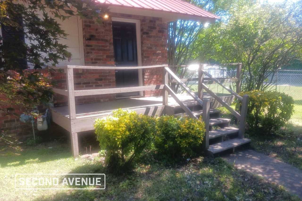 306 1st St - Photo 2 of 10