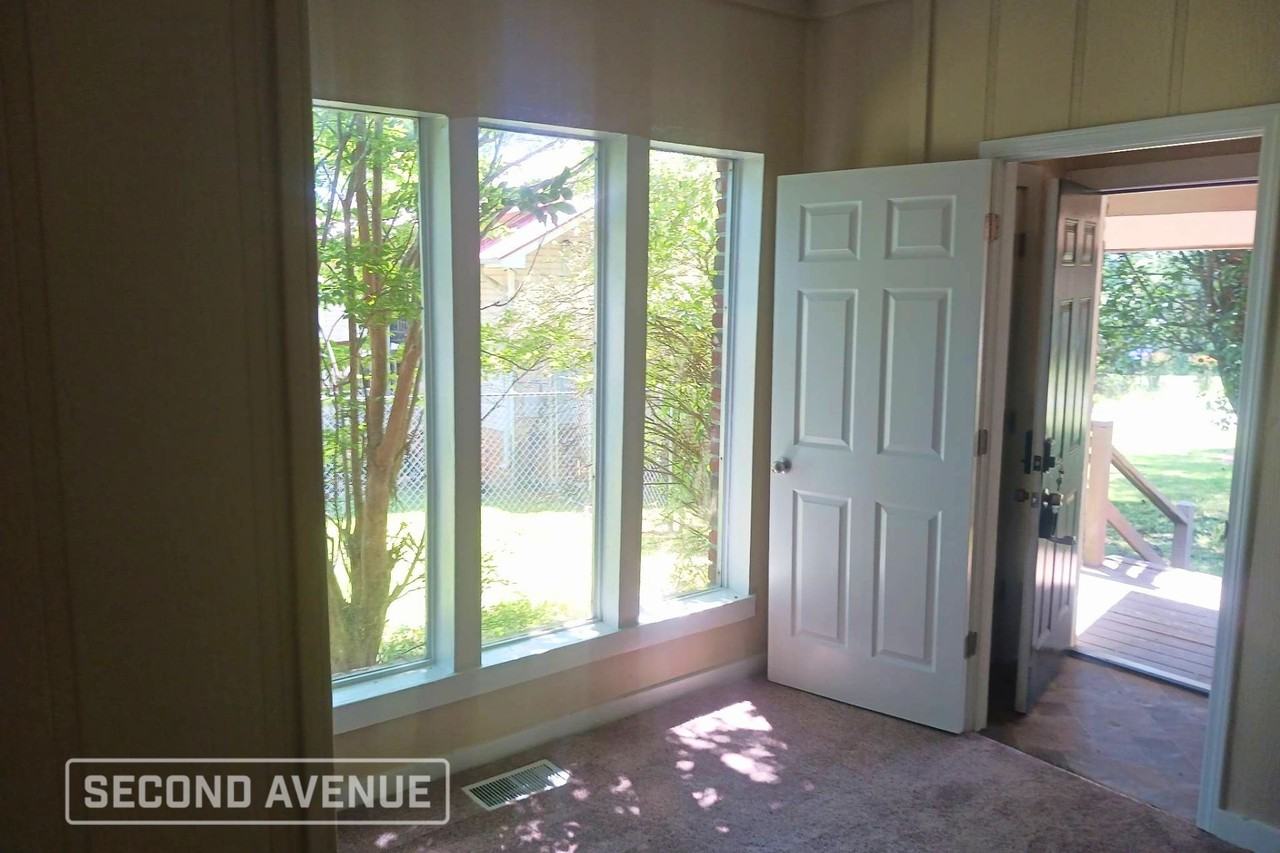 306 1st St - Photo 3 of 10