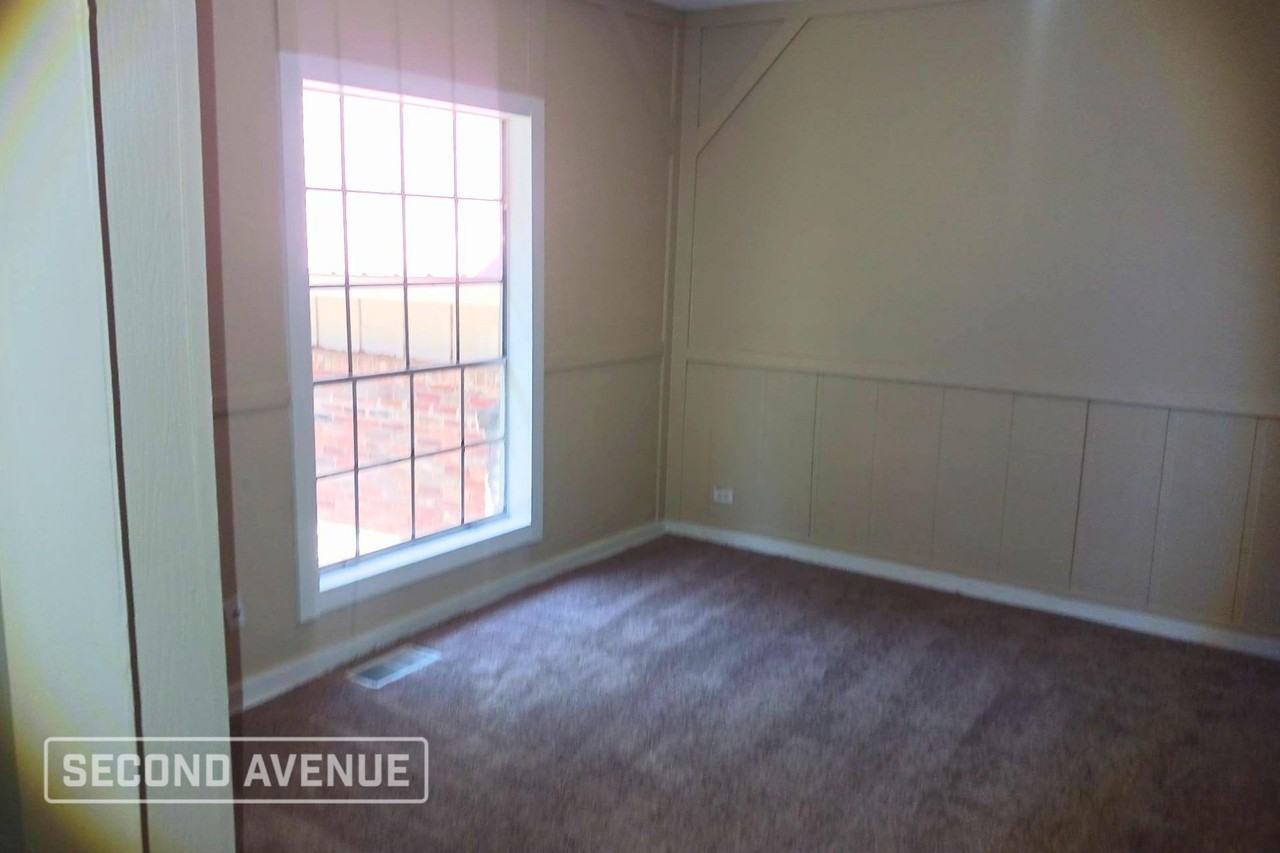 306 1st St - Photo 4 of 10